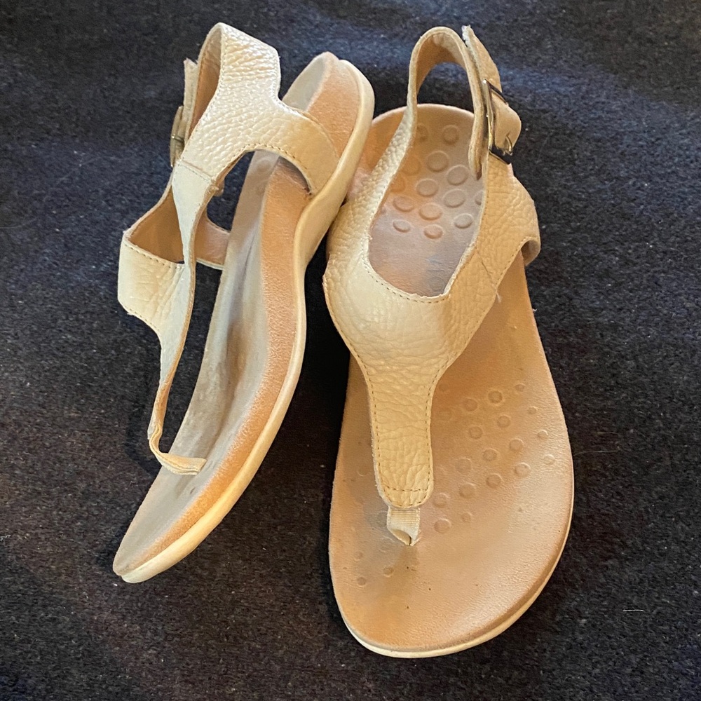 Vionic Cream Women's Sandals with Velcro strap size 8